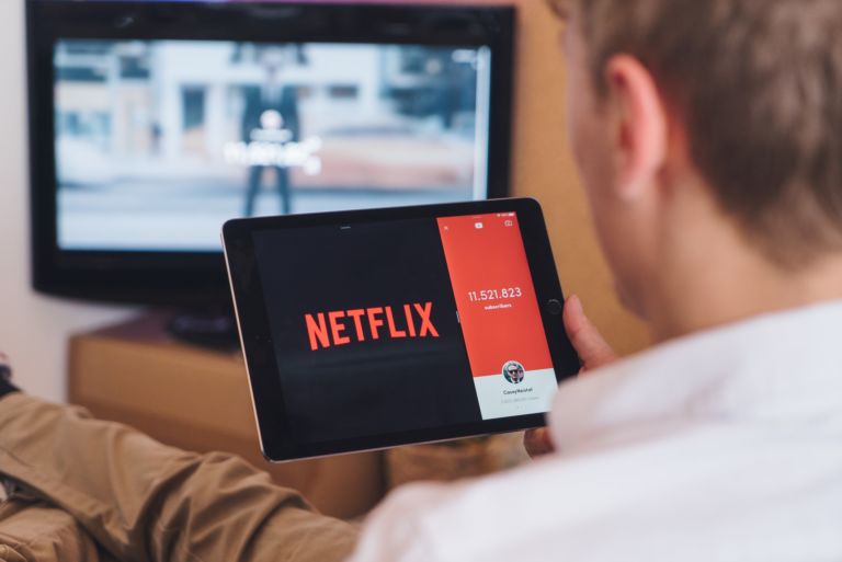 Netflix - Eu sei que agora você tá perdido sem ter o que assistir de terça,  quinta e domingo. Então aqui tem umas séries que você vai precisar de mais  de 3